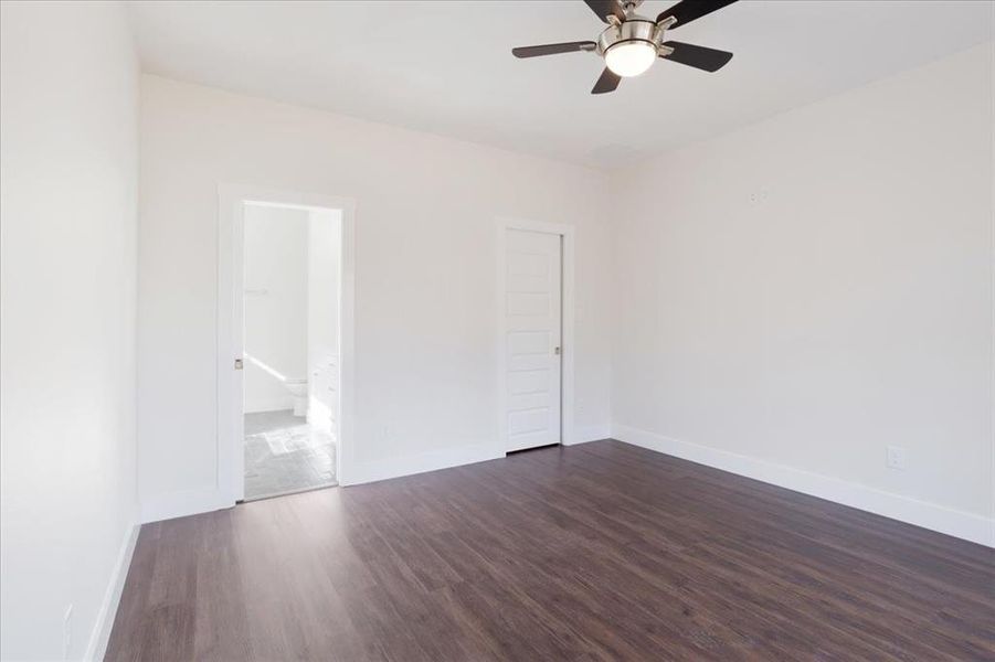 Spacious, unfurnished interior of a new home in , Sherman (Image 22).