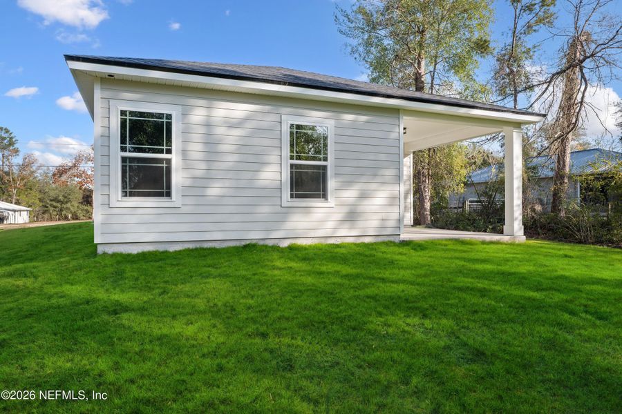 Exterior details and patio area of a home in , Keystone Heights (Image 4).