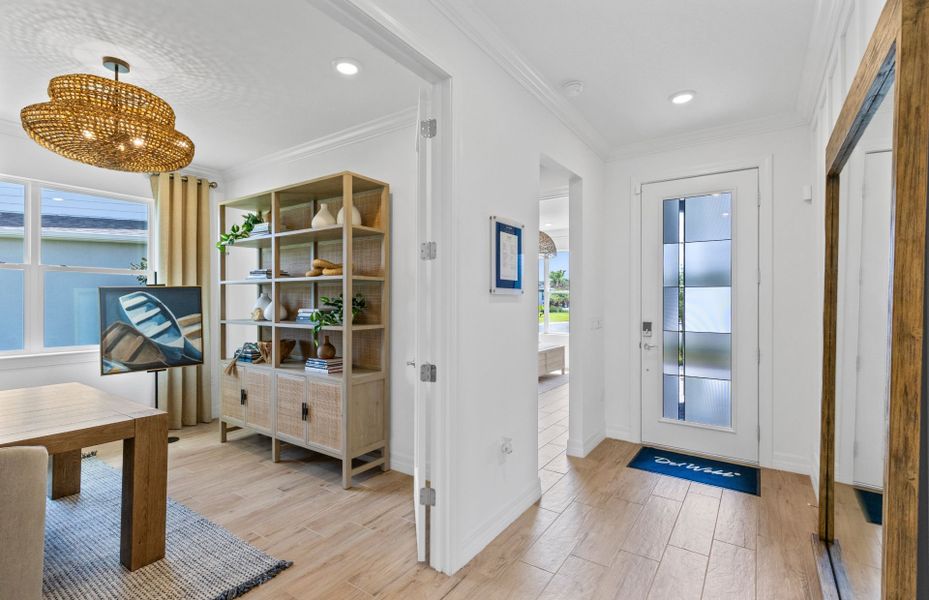 Representative furnished interior of a home built from the Palmary by Del Webb in Del Webb Lakehaven, Clermont (Image 11).