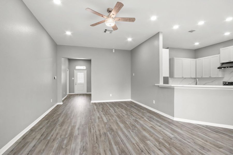 Spacious, unfurnished interior of a new home in , Houston (Image 13).