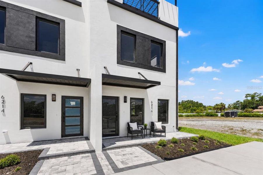 Exterior details and patio area of a home in , Pinellas Park (Image 3).
