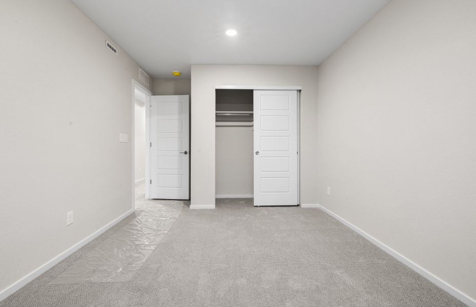 Spacious, unfurnished interior of a new home in Painted Prairie, Aurora (Image 14).