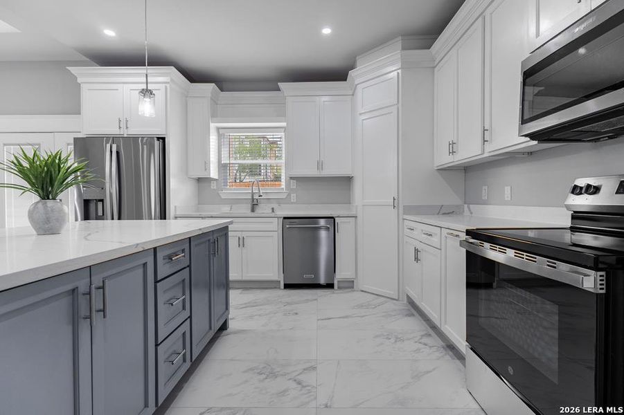 Furnished interior view inside a new home in , Eagle Pass (Image 11).