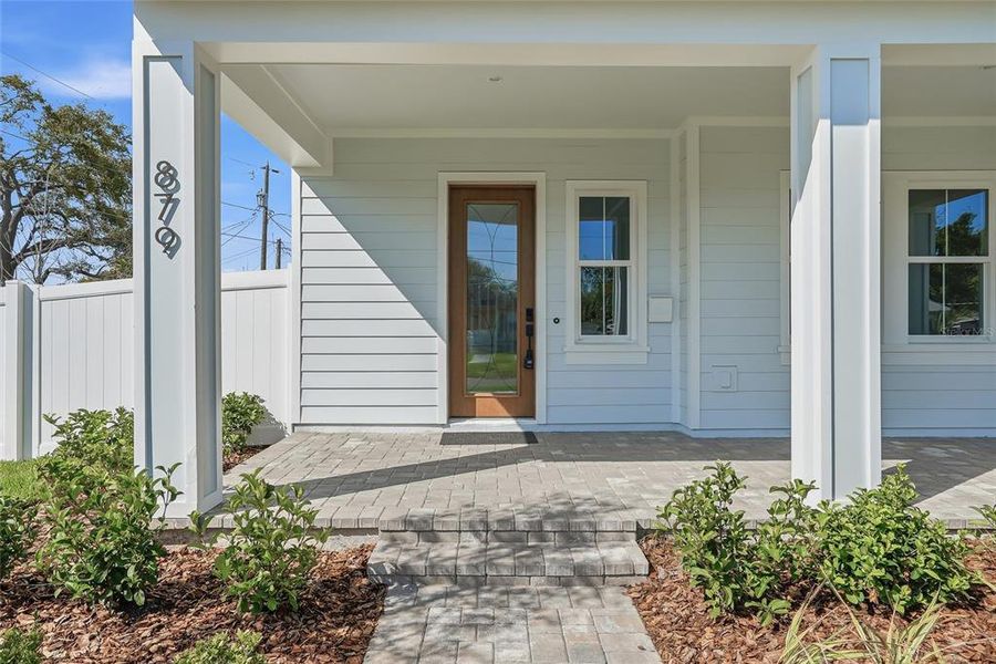 Exterior details and patio area of a home in , St. Petersburg (Image 29).