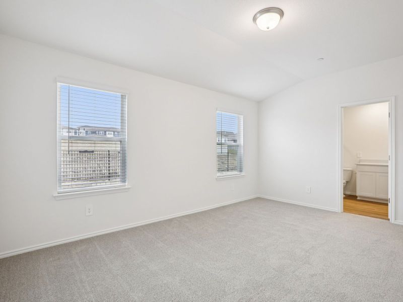 Spacious, unfurnished interior of a new home in Turner's Village, Buda (Image 11).