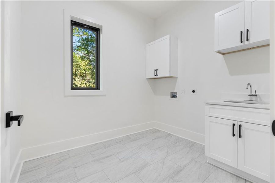 Spacious, unfurnished interior of a new home in , Atlanta (Image 77).