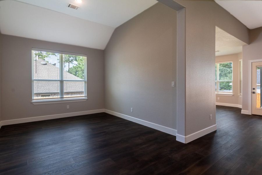 Spacious, unfurnished interior of a new home in , Huntsville (Image 15).