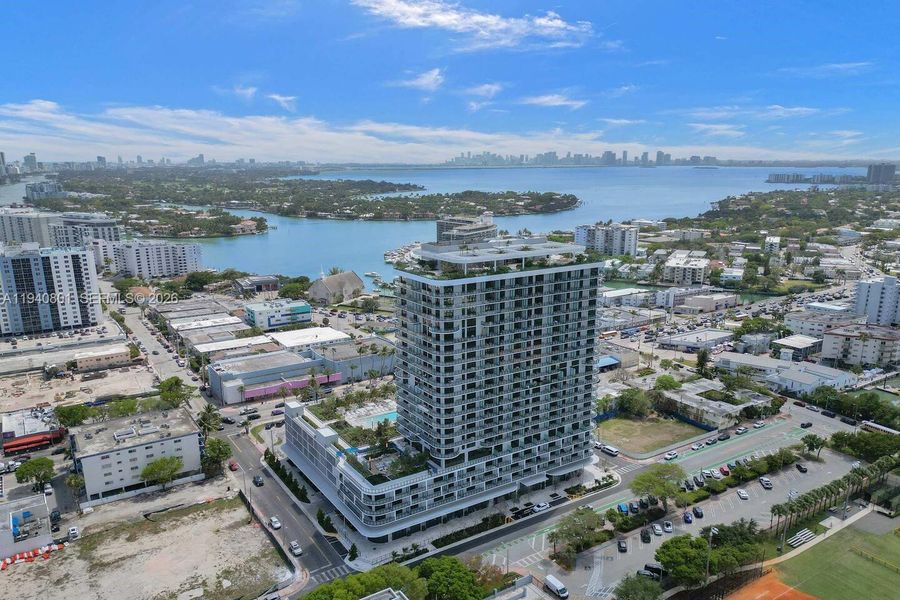 Condo located in Miami Beach, FL showcasing its design and architecture (Image 14).