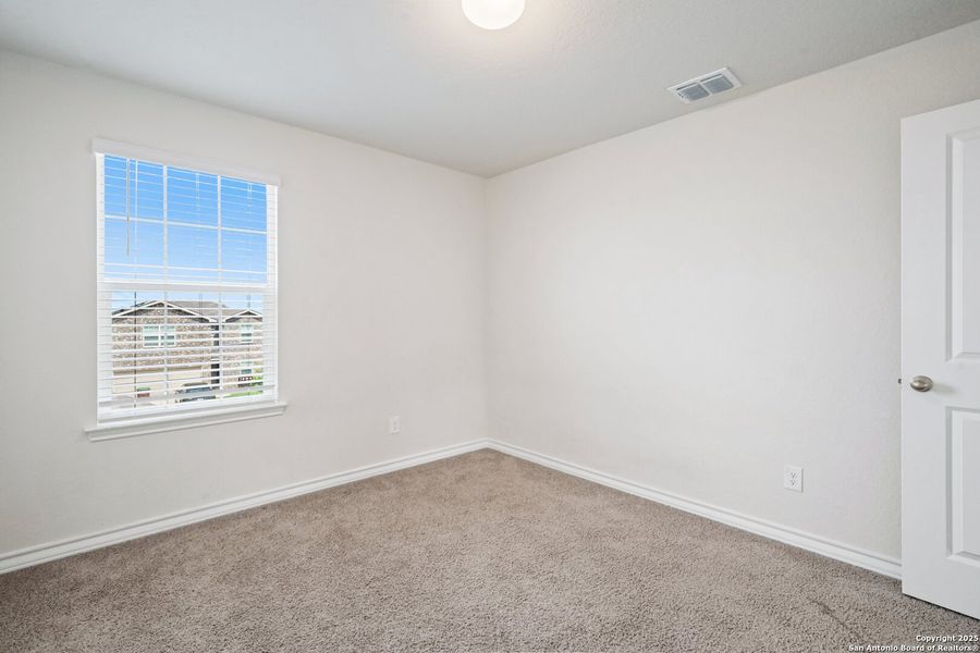 Spacious, unfurnished interior of a new home in Laurel Vistas, San Antonio (Image 27).