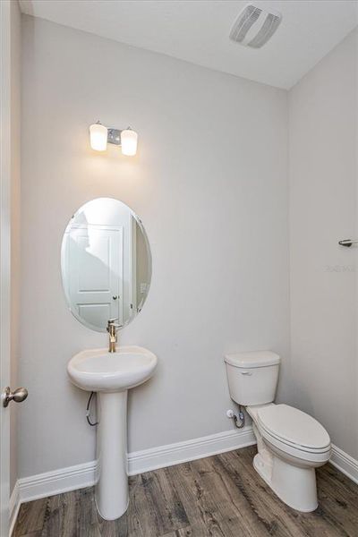 Furnished interior view inside a new home in , Orlando (Image 7).