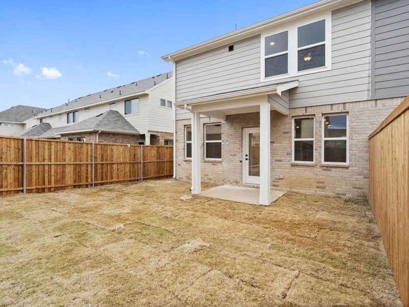 Exterior details and patio area of a home in Lake Park Villas, Wylie (Image 19).
