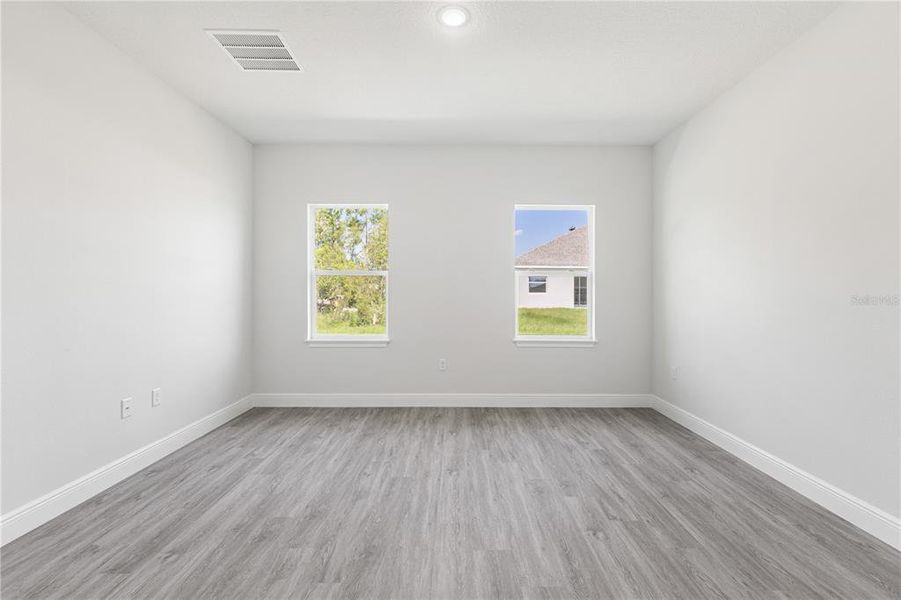 Spacious, unfurnished interior of a new home in , Ocala (Image 20).