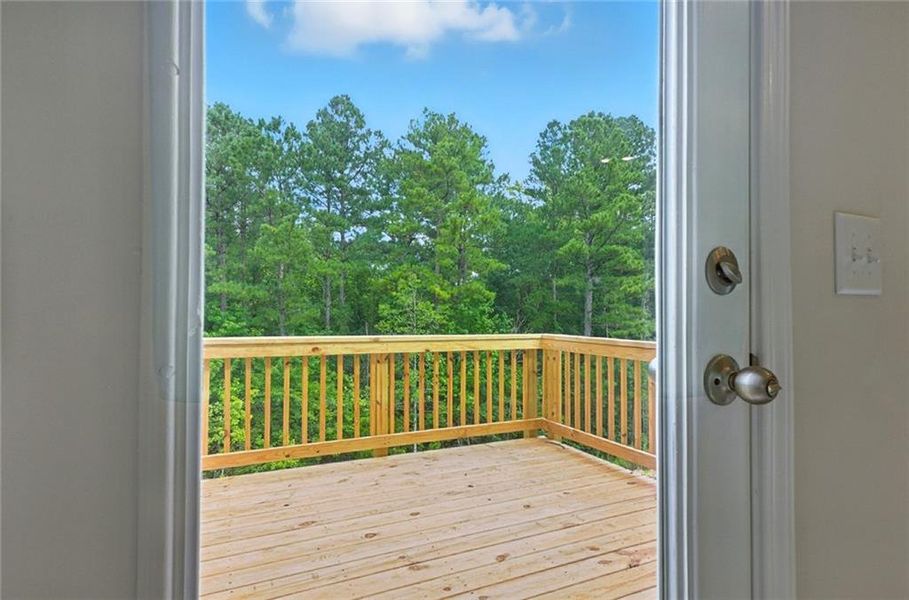 Exterior details and patio area of a home in Creekside Landing, Dallas (Image 2).