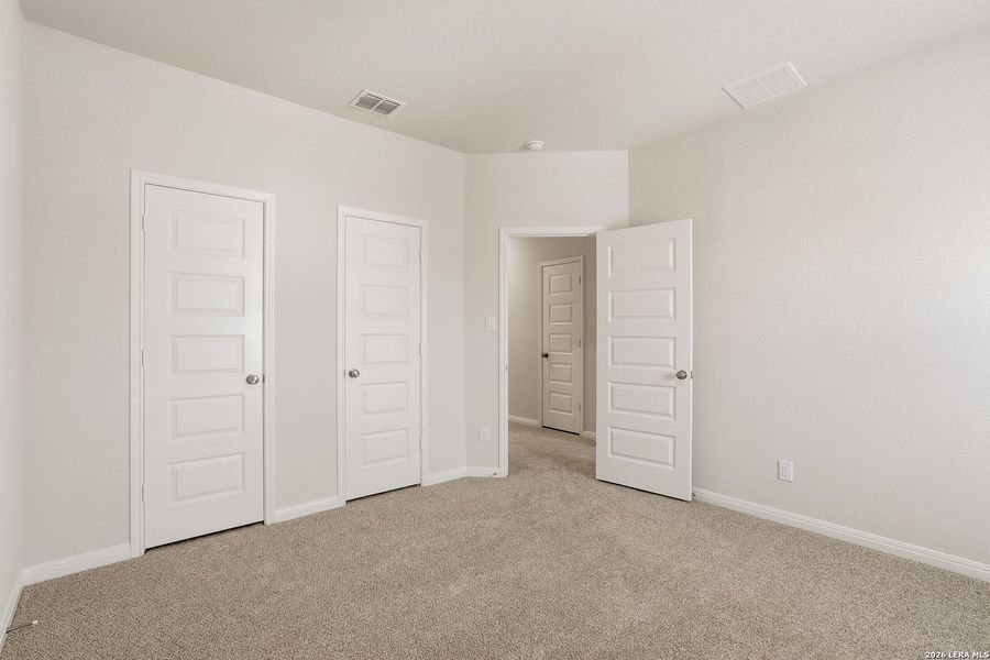 Spacious, unfurnished interior of a new home in Melissa Ranch, San Antonio (Image 24).
