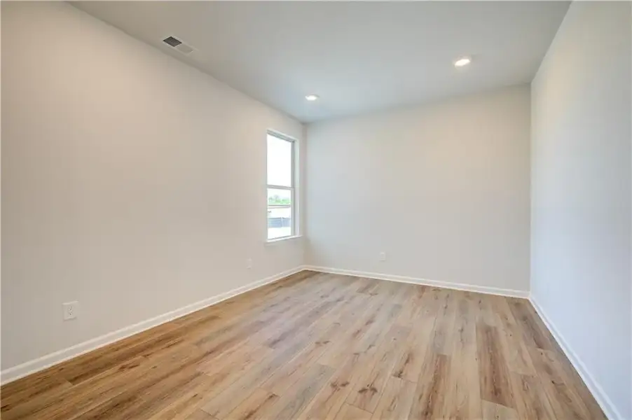 Spacious, unfurnished interior of a new home in Brighton, Locust Grove (Image 28).
