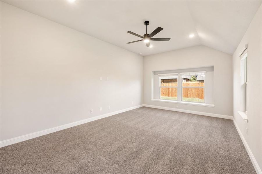 Spacious, unfurnished interior of a new home in Creekview Meadows, Pilot Point (Image 28).