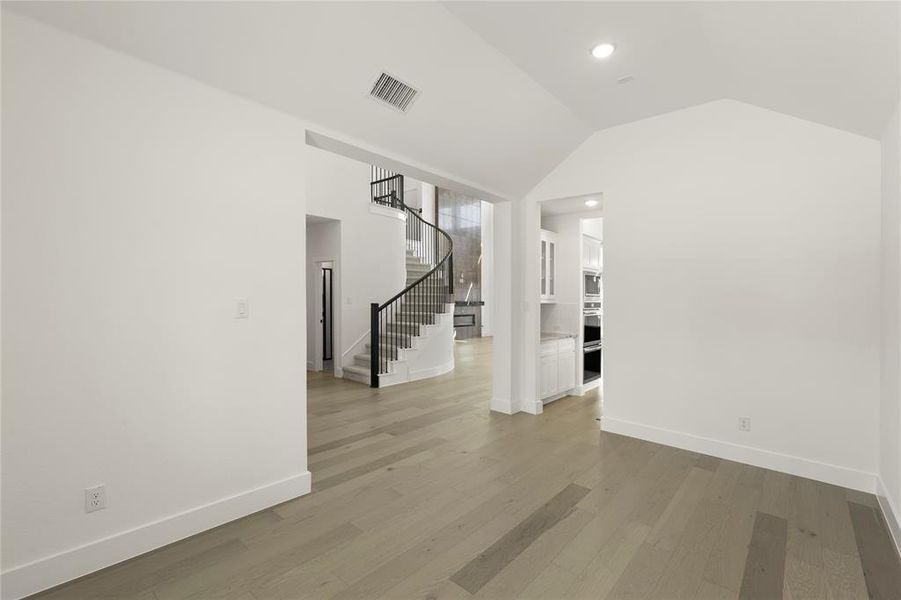 05. 329 Aeronca - Dining (2)