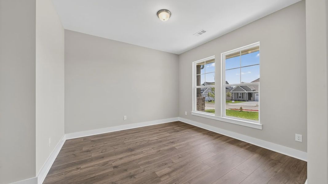 Spacious, unfurnished interior of a new home in McClure Farms, Columbia (Image 21).