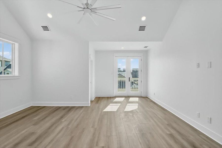Spacious, unfurnished interior of a new home in , Port Aransas (Image 34). Spacious, unfurnished interior of a new home in , Port Aransas (Image 34).