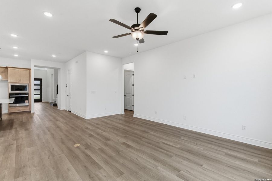 Spacious, unfurnished interior of a new home in Corley Farms, Boerne (Image 20). Spacious, unfurnished interior of a new home in Corley Farms, Boerne (Image 20).