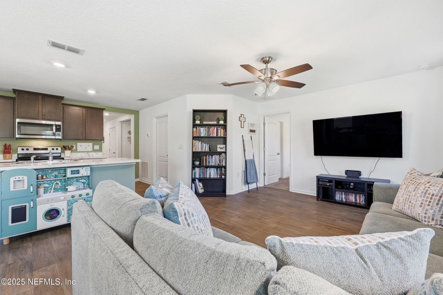 Furnished interior view inside a new home in Willow Springs, Green Cove Springs (Image 5).