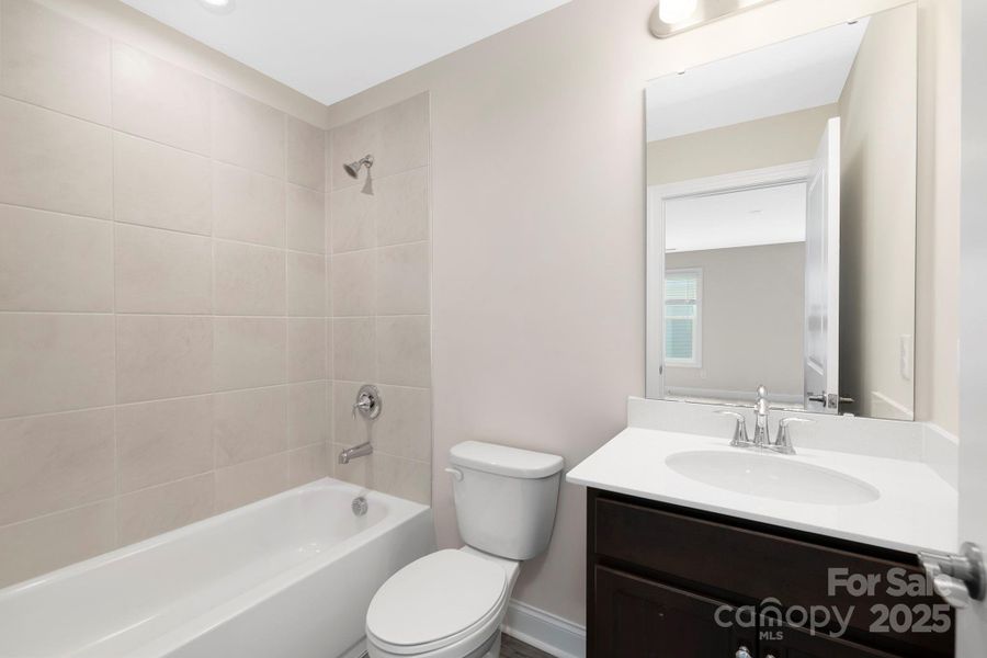 Furnished interior view inside a new home in Handsmill on Lake Wylie, York (Image 15).