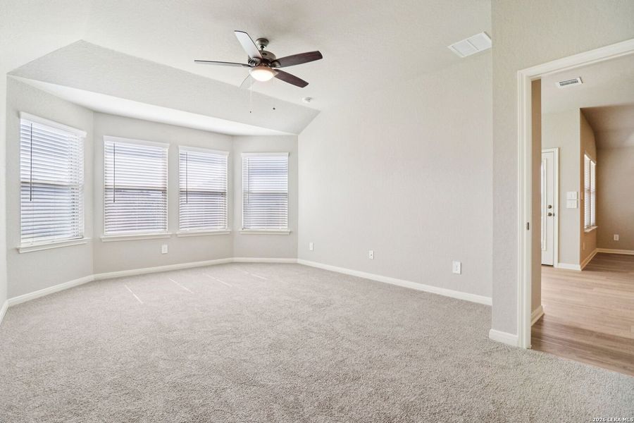 Spacious, unfurnished interior of a new home in Catalina, Converse (Image 29).