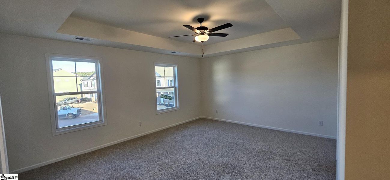 Spacious, unfurnished interior of a new home in Sedona, Greenville (Image 12).