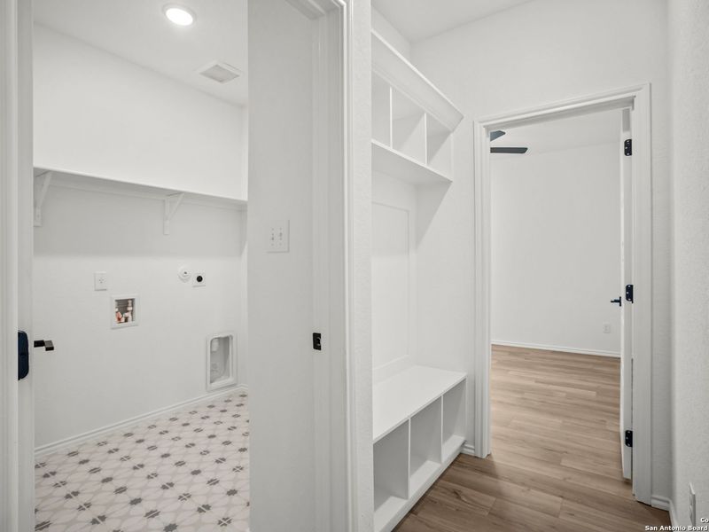 Spacious, unfurnished interior of a new home in Comanche Ridge, San Antonio (Image 29).