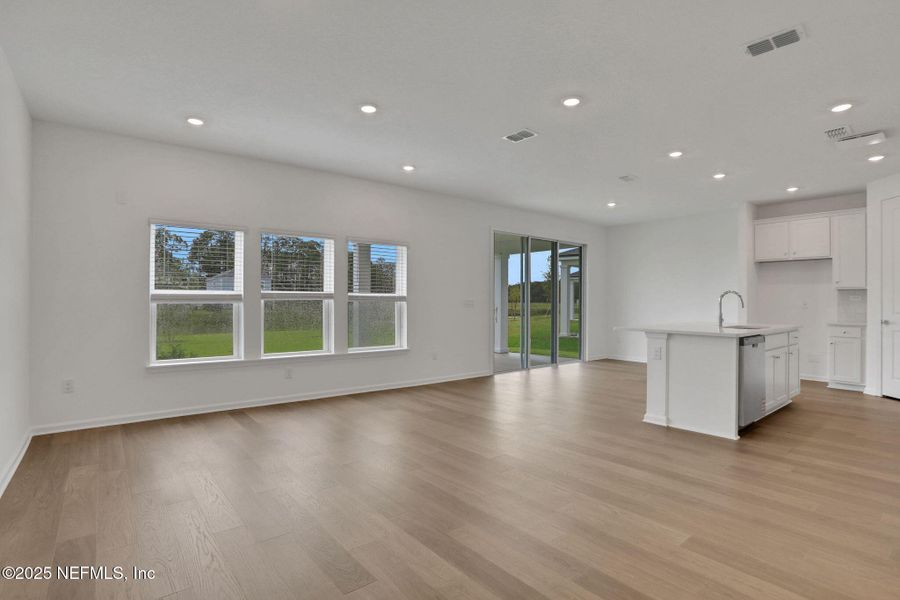 Spacious, unfurnished interior of a new home in TrailMark, St. Augustine (Image 26).