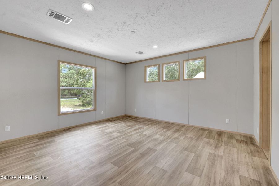 Spacious, unfurnished interior of a new home in , Keystone Heights (Image 23).