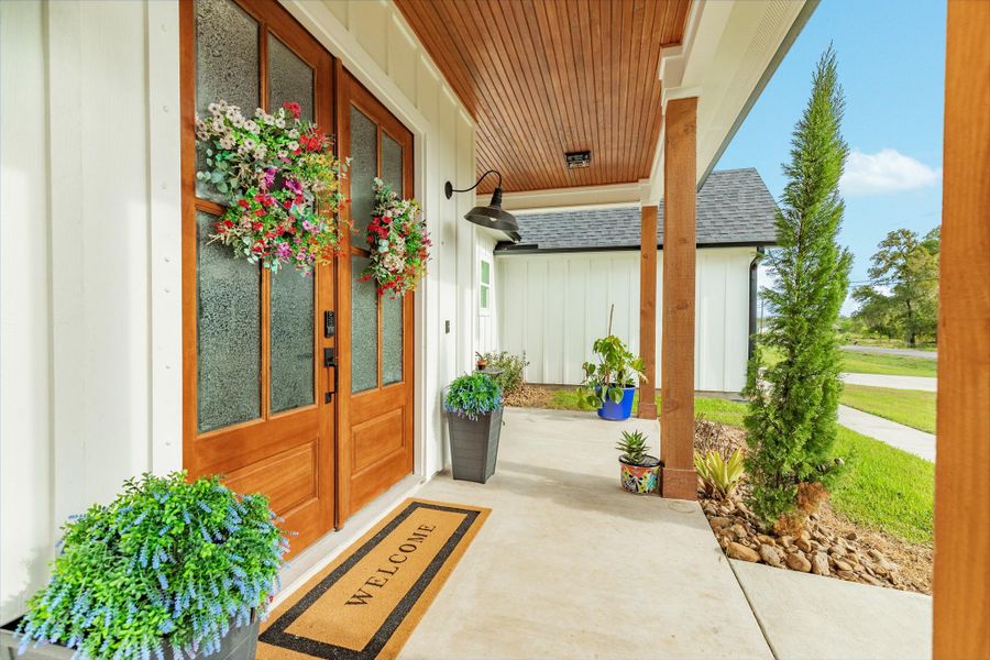Exterior details and patio area of a home in , Angleton (Image 27).