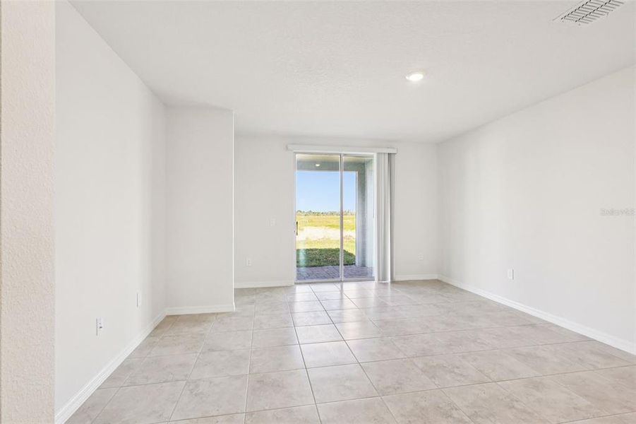 Spacious, unfurnished interior of a new home in , Lake Alfred (Image 15).