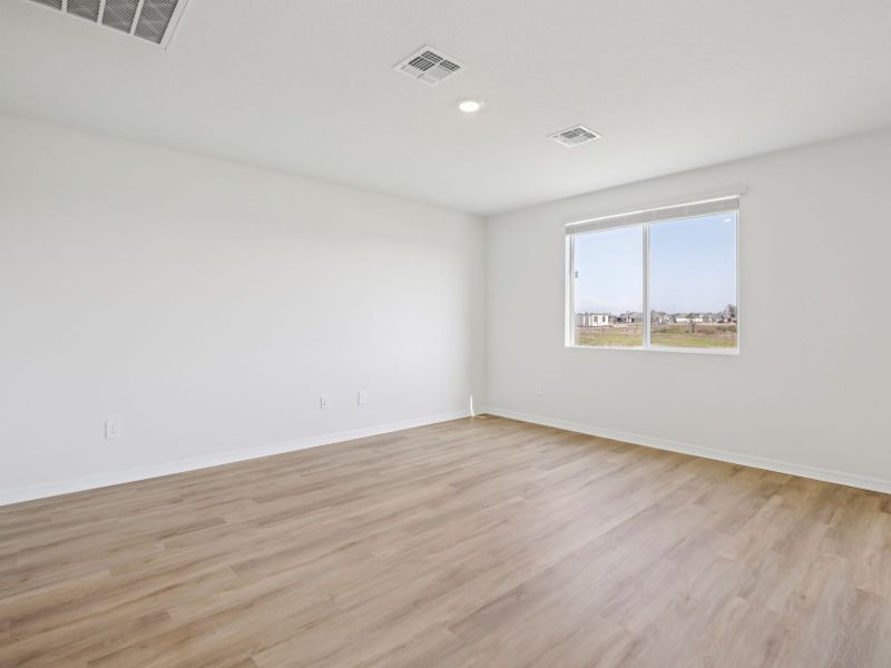 Spacious, unfurnished interior of a new home in Oakfield Trails - Premier Series, Parrish (Image 8).