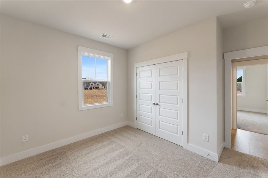 Spacious, unfurnished interior of a new home in Eagle Creek, Central (Image 25).
