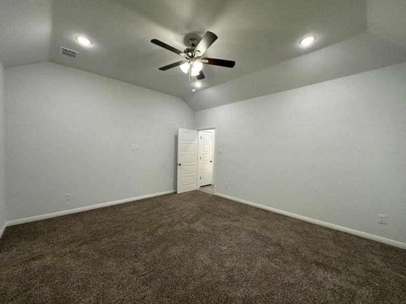 Spacious, unfurnished interior of a new home in , Fort Worth (Image 11).