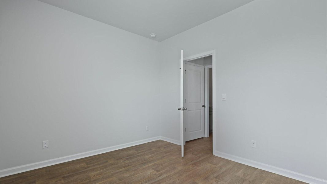 Spacious, unfurnished interior of a new home in Carolina Groves, Moncks Corner (Image 28).