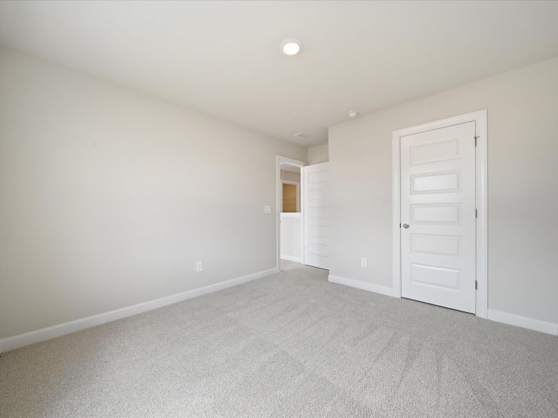 Spacious, unfurnished interior of a new home in The Landing at Stratford Crossing, Boiling Springs (Image 16).