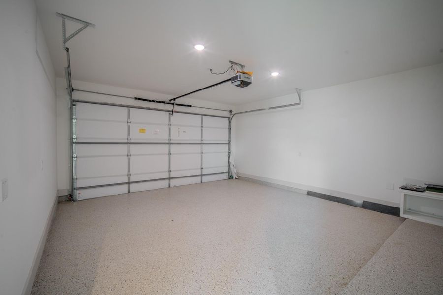 Spacious, unfurnished interior of a new home in Spring Valley Creek, Houston (Image 20).