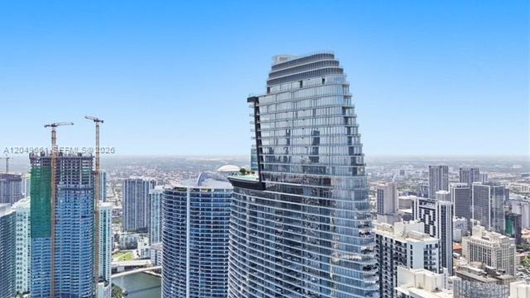 Condo located in Miami, FL showcasing its design and architecture (Image 30).