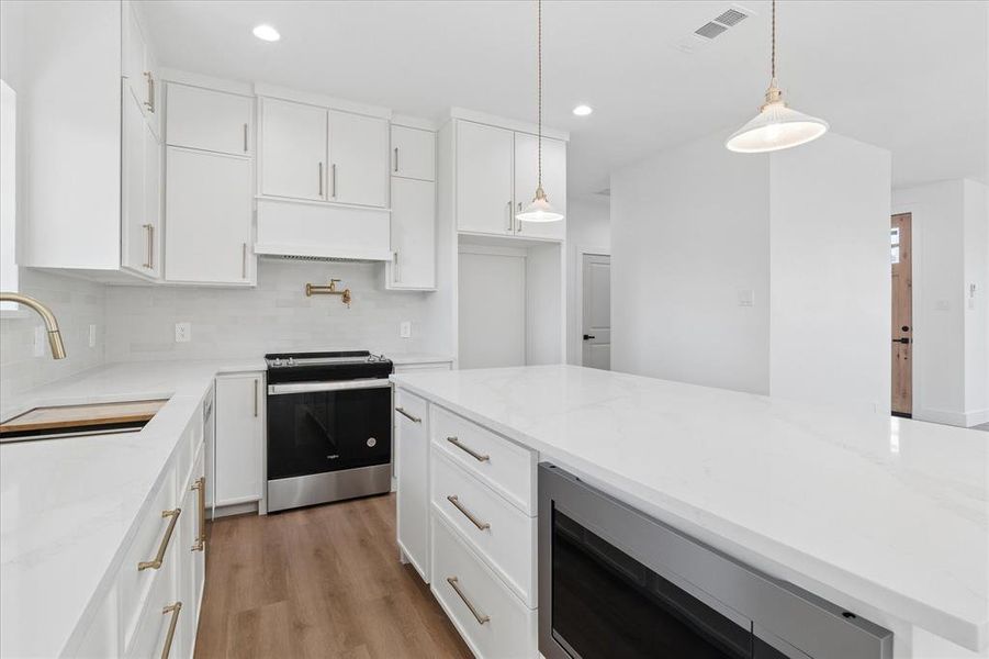 Furnished interior view inside a new home in , Glenn Heights (Image 11).