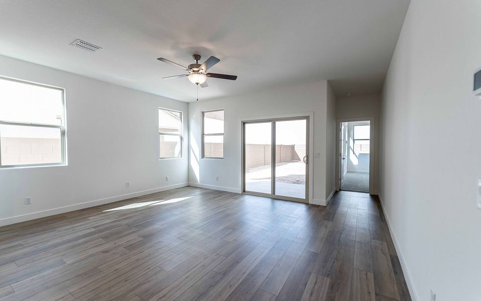 Spacious, unfurnished interior of a new home in Rancho Santa Rosa, Maricopa (Image 10).