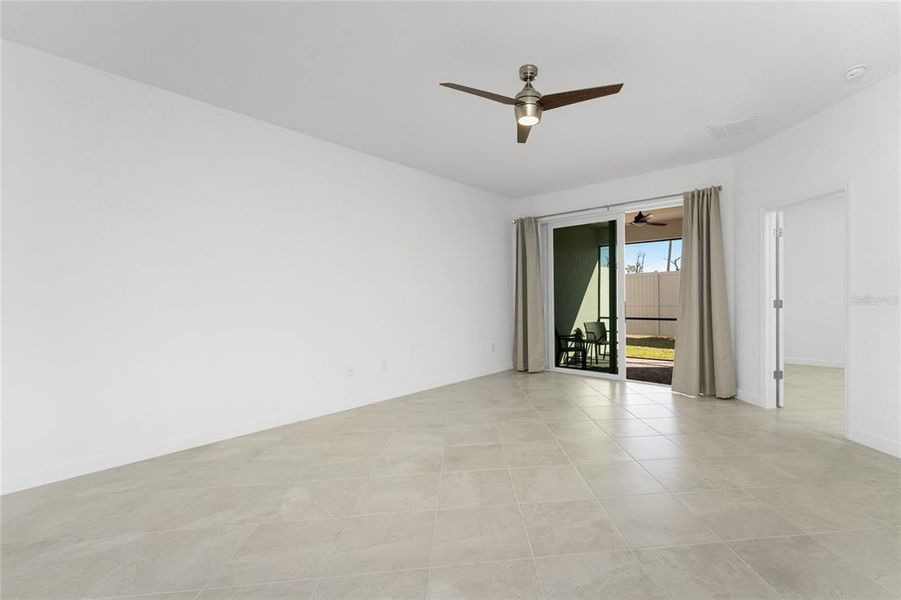 Spacious, unfurnished interior of a new home in , Englewood (Image 40).