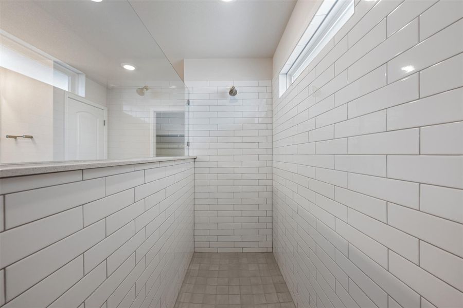 Representative images and renderings are for illustrative purposes. Actual structural options and design finishes of home may vary.
