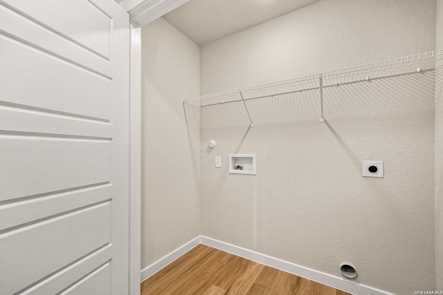 Spacious, unfurnished interior of a new home in , San Antonio (Image 12).