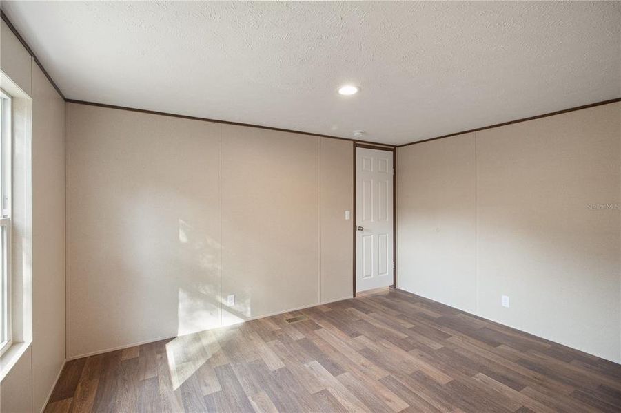 Spacious, unfurnished interior of a new home in , Hudson (Image 23).