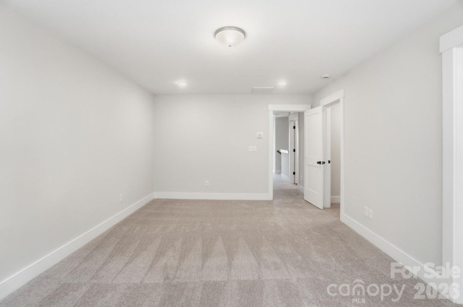 Spacious, unfurnished interior of a new home in Blythe Mill Townhomes, Waxhaw (Image 39).