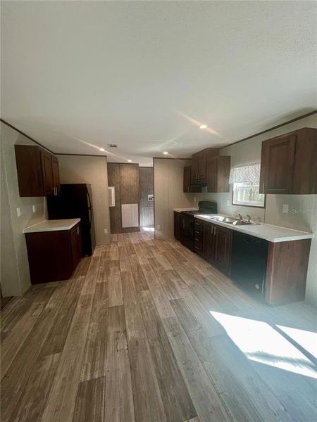 Spacious, unfurnished interior of a new home in , Florahome (Image 13).