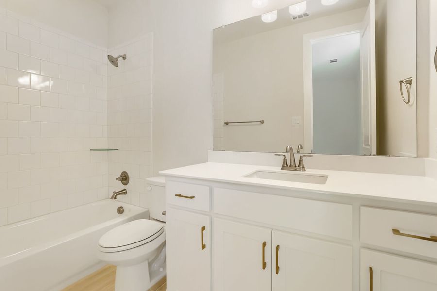 4307 Azalea - Full Bathroom