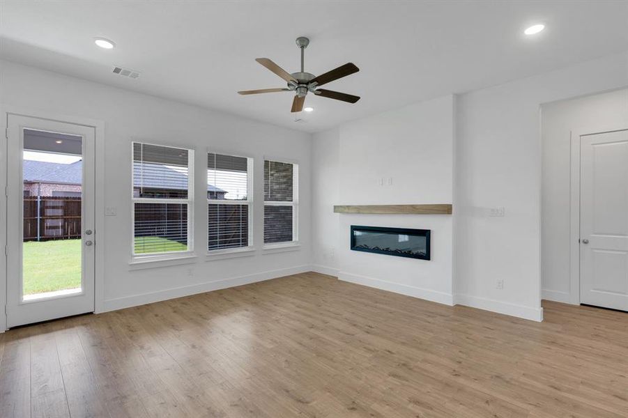 Spacious, unfurnished interior of a new home in Ten Mile Creek Estates, DeSoto (Image 12). Spacious, unfurnished interior of a new home in Ten Mile Creek Estates, DeSoto (Image 12).